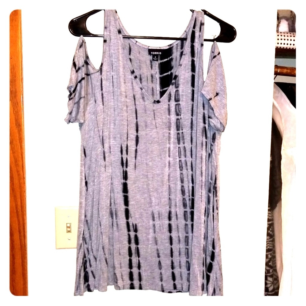 Cold shoulder top